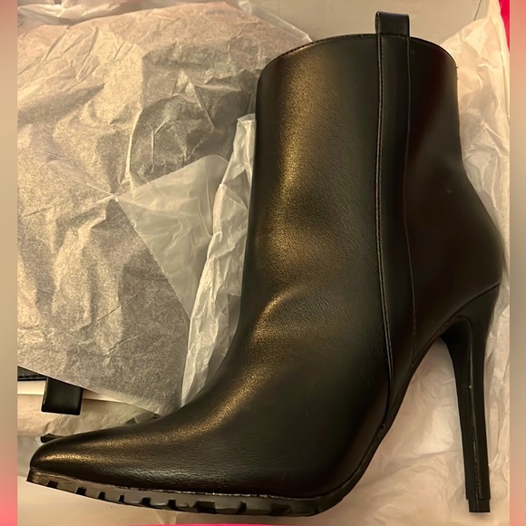 Shoedazzle Spice Up Your Life Black Stiletto Lug Sole Heeled Booties size 8 - Picture 4 of 8